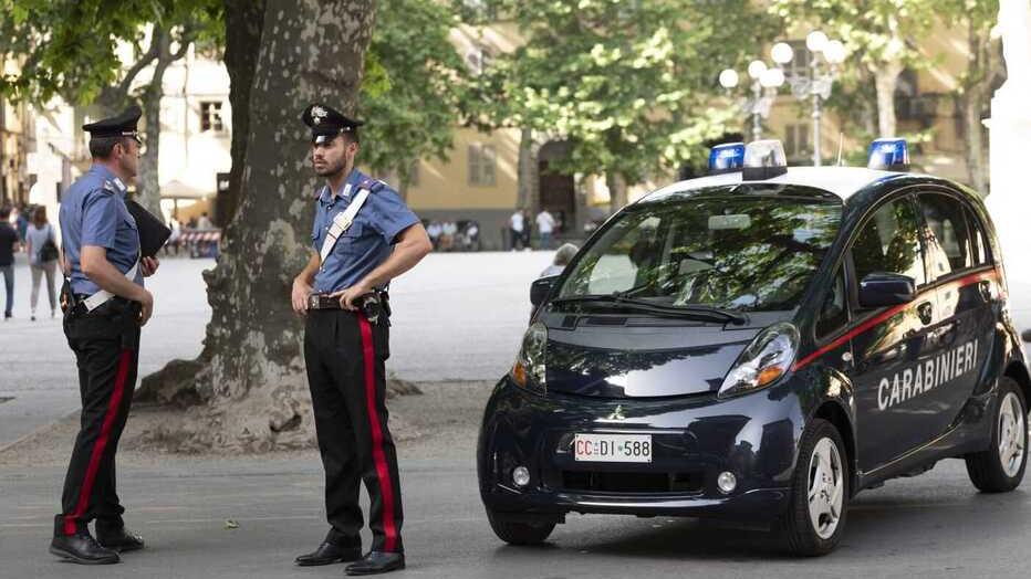 Carabinieri durante i controlli in centro storico