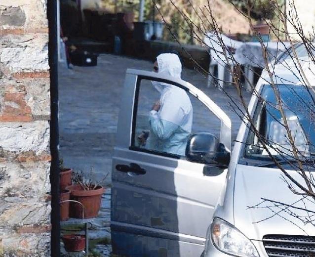Investigatori della scientifica nella casa di Balbano dove venne trovata cadavere la studentessa Pamela Colognori il 24 febbraio 2021