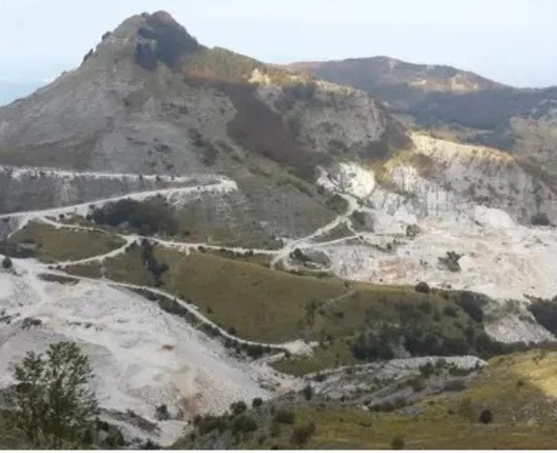 Nella foto l’area della cava Castelbaito