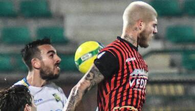 Una fase del derby di Lucca