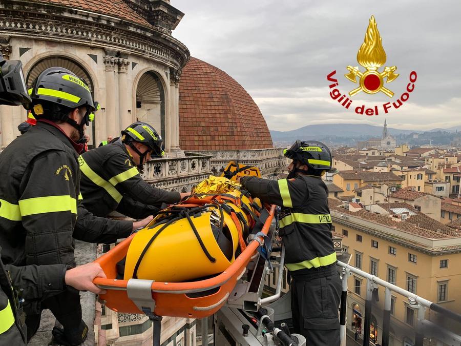 Turista si sente male sulla Cupola del Brunelleschi: salvataggio in quota dei vigili del fuoco