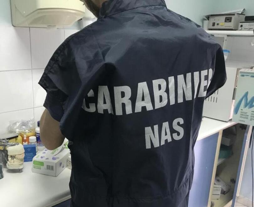Portomaggiore, vendeva cosmetici illegali nella sua macelleria: multato