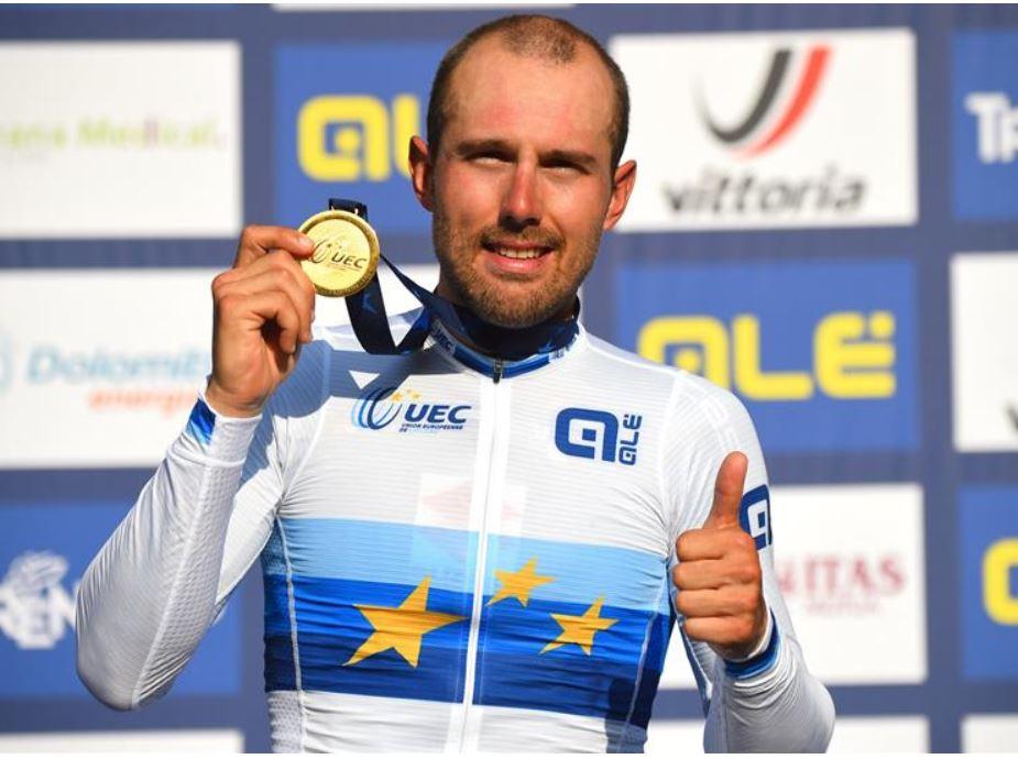 Sonny Colbrelli premiato alla “Bici al chiodo”