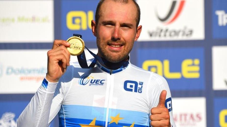 Sonny Colbrelli premiato alla “Bici al chiodo”