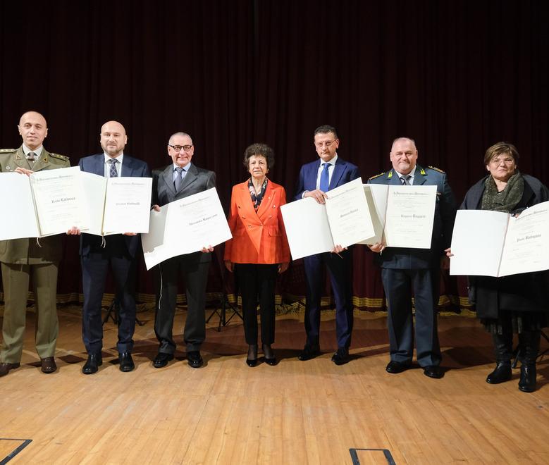 Crisi e bollette, il prefetto di Modena convoca multiutility e banche «Aiuti alle famiglie» 