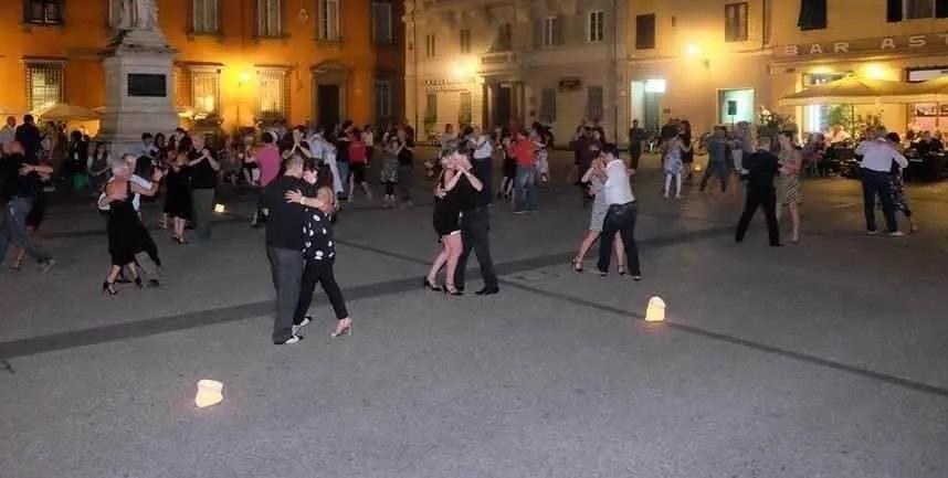 Capodanno a Sassari: un solo gruppo ballerà in quattro piazze 