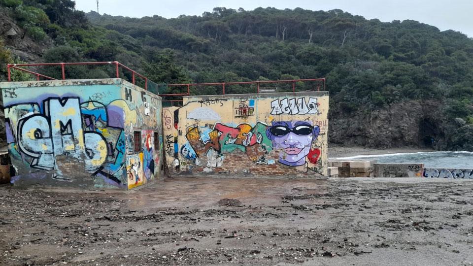 Castel Sonnino, gioiello sfregiato: «Hanno spaccato muri e cancelli»
