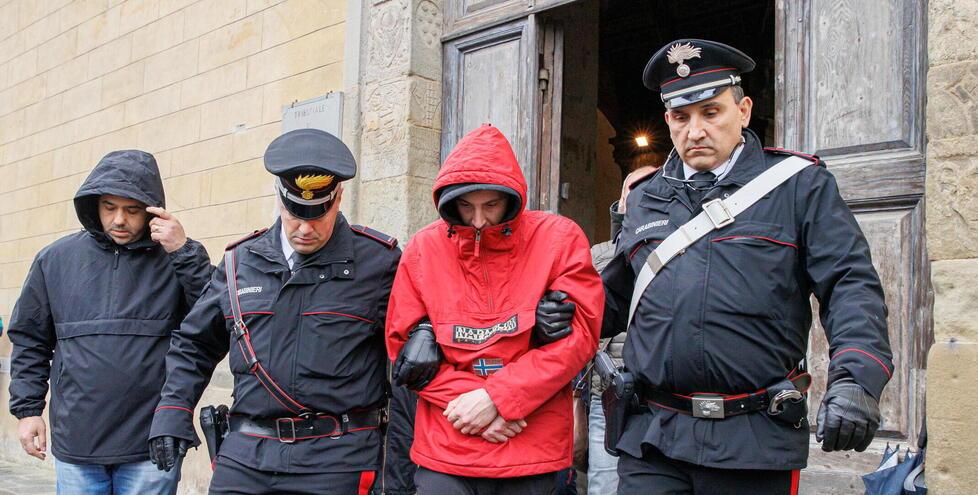 Padre ucciso a coltellate, il figlio sarà detenuto in ospedale. La madre lo ha convinto a confessare