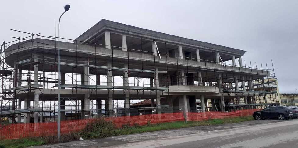 Edificio a rischio crollo a Stabbia. L’appello: «Mettetelo in sicurezza»