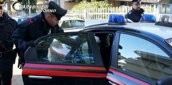 Piombino, calci alla porta di casa della ex: 34enne arrestato dai carabinieri