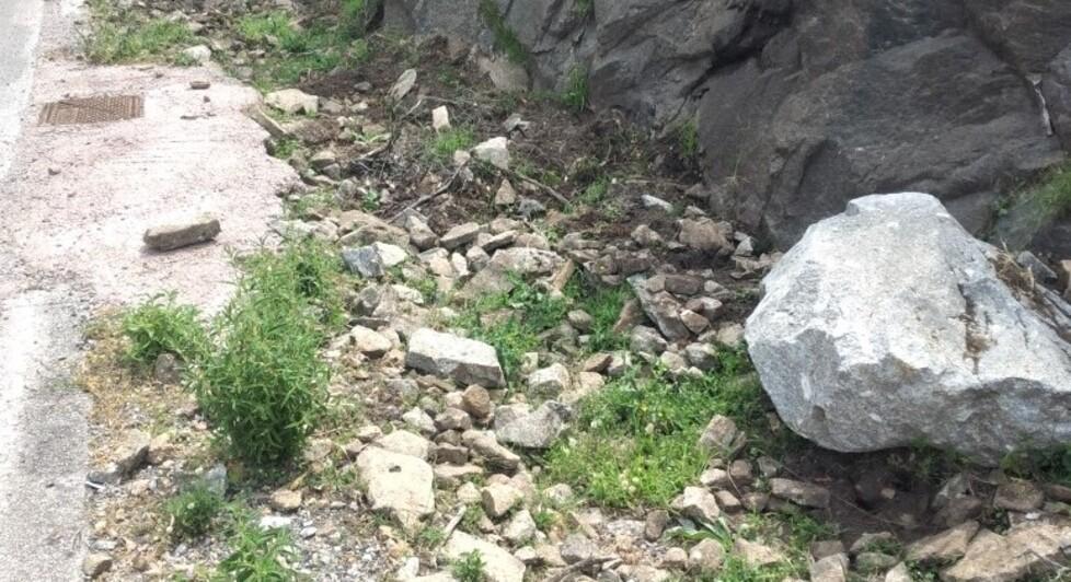 Frane e caduta di massi sulle provinciali: «Intervenite subito nell’Elba occidentale»