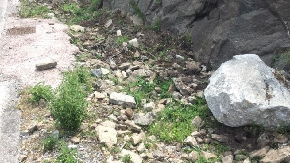 Frane e caduta di massi sulle provinciali: «Intervenite subito nell’Elba occidentale»