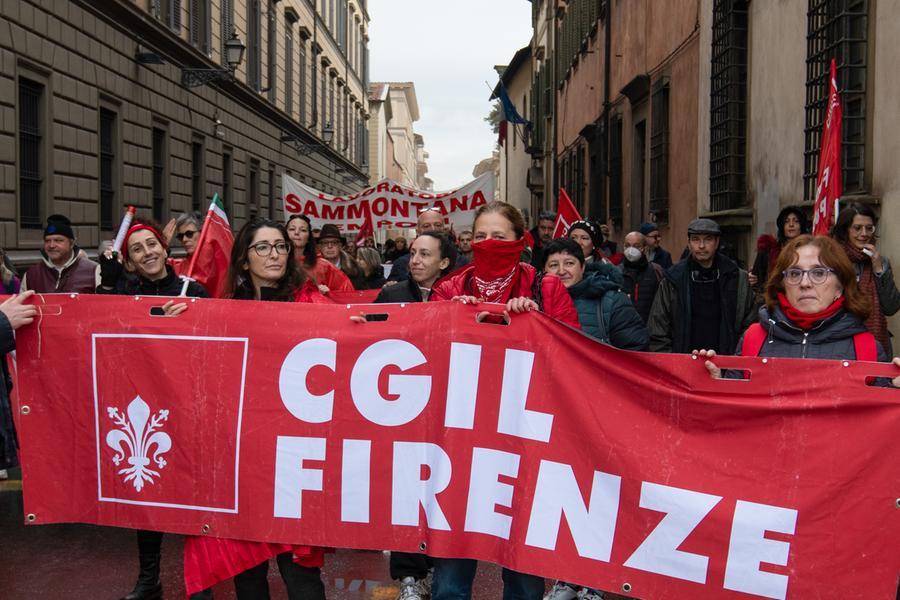 Sciopero a Firenze, in 1200 al corteo Cgil-Uil contro la Finanziaria: “È il momento di unire, non di dividere”