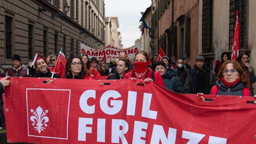 Sciopero a Firenze, in 1200 al corteo Cgil-Uil contro la Finanziaria: “È il momento di unire, non di dividere”