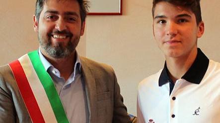 Il campione d’Italia Andrea Guerrieri festeggiato dal sindaco