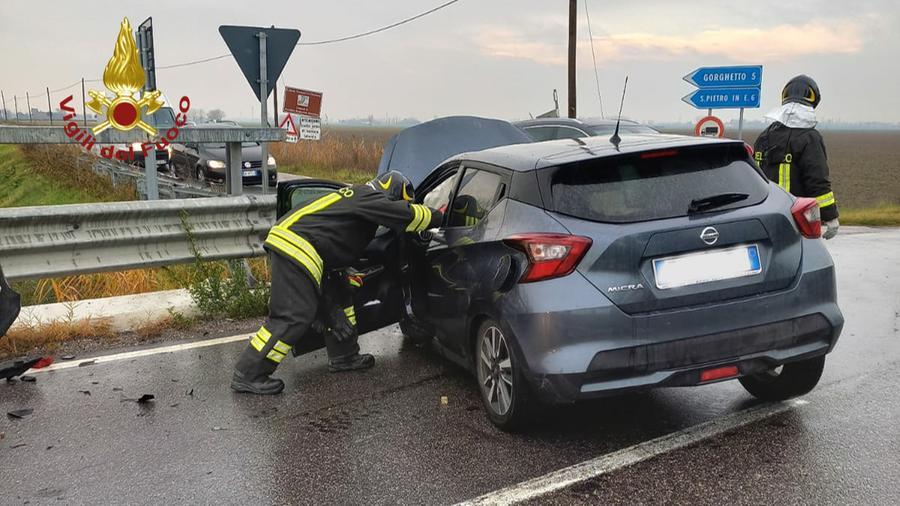 Bomporto, scontro tra due auto: due feriti