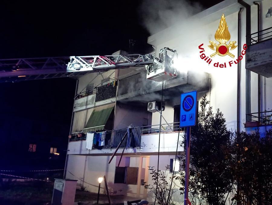 Esplode Appartamento Per Una Fuga Di Gas, Evacuata La Palazzina Il Tirreno