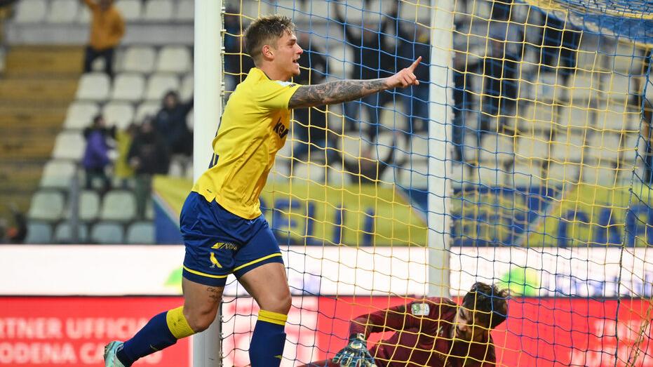 E il Modena si veste di azzurro: non accadeva ormai da 74 anni