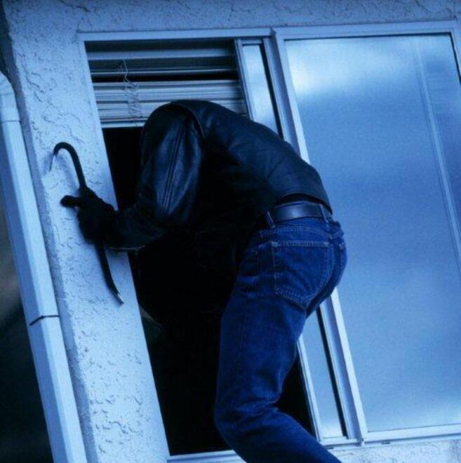 Maranello. Ladri in azione a Gorzano: cassaforte distrutta e oro rubato 