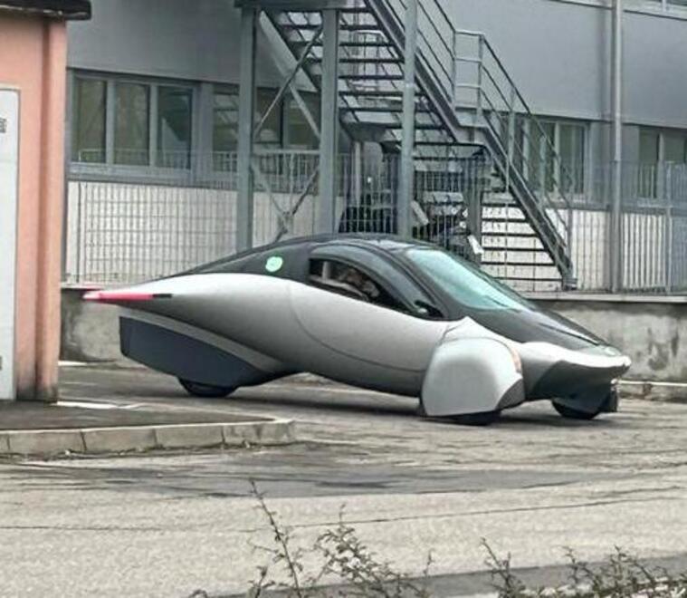 Dal garage di... Batman a Sant’Anna L’auto del futuro nasce a Modena