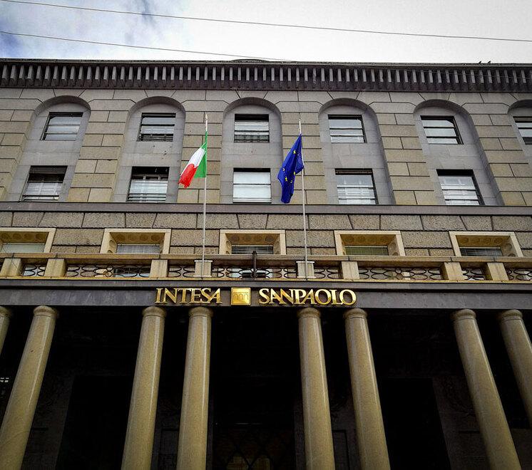 Smart working per 120 giorni all’anno e settimana corta: la rivoluzione di Banca Intesa