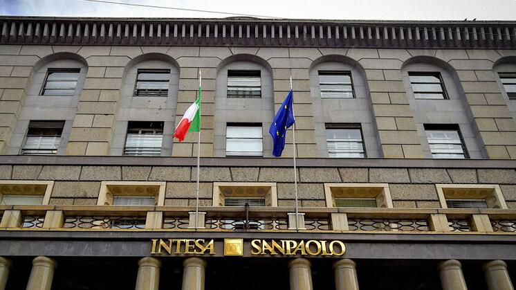 Smart working per 120 giorni all’anno e settimana corta: la rivoluzione di Banca Intesa