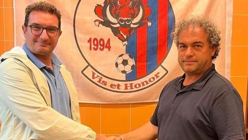Il presidente del San Frediano e quello de Il Romito si stringono la mano 