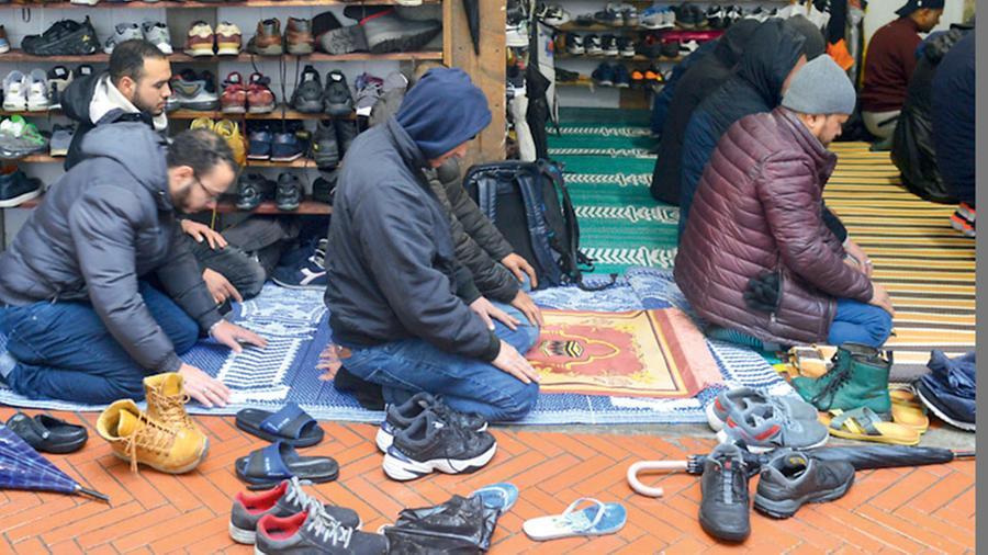 Firenze, la moschea è salva (per ora): «Ma stiamo valutando 4 locali»