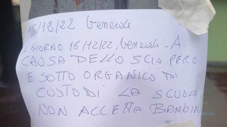 «La scuola non accetta bambini»: il cartello di avviso che fa discutere