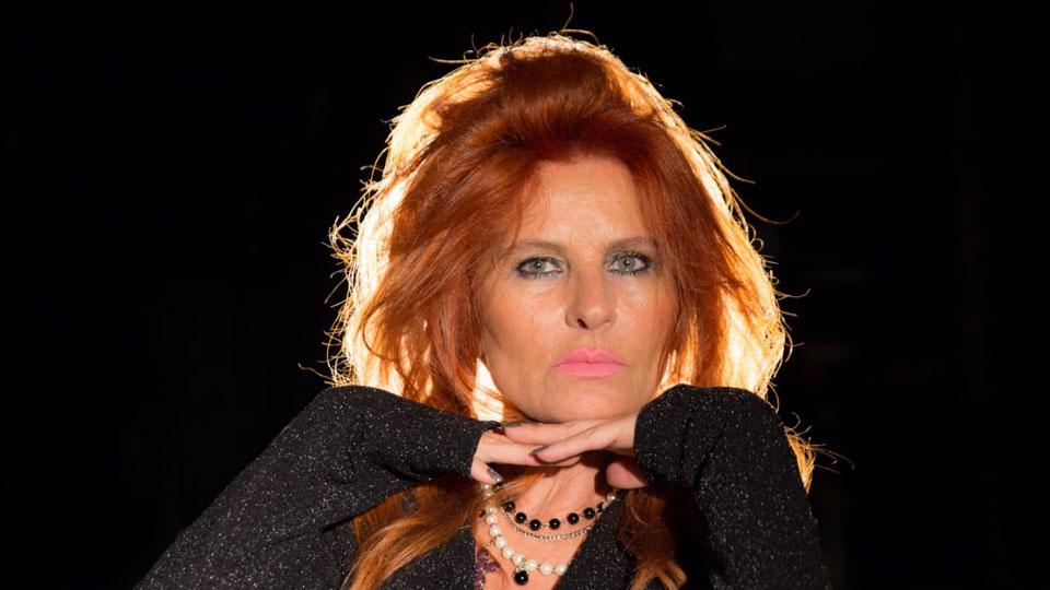 Il singolo di Monikà, la cantante geometra di Ponte Buggianese