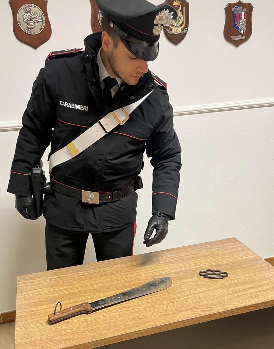 Comacchio, studente in classe con machete e tirapugni: scoperto da un prof