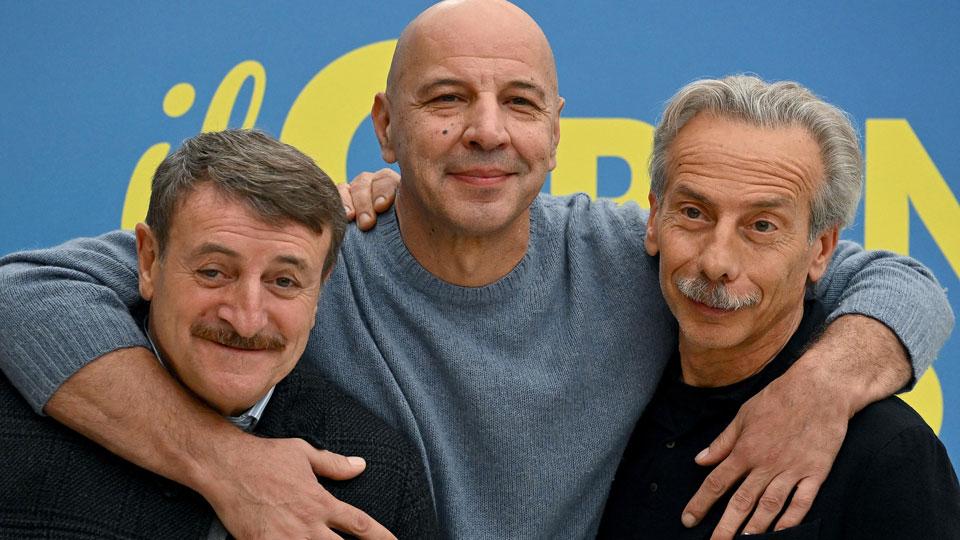 Festa di matrimonio tra gaffe e verità: il ritorno del “trio”