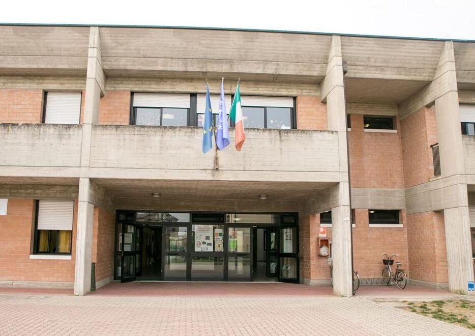 Altro guasto, alcune classi al freddo Il sindaco: «Rifaremo gli impianti»