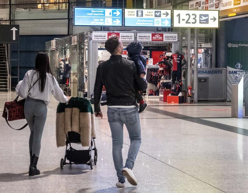 Ecco i voli per le feste, ma per i non residenti biglietti anche a 254 euro Linate-Olbia e 257 Alghero-Roma