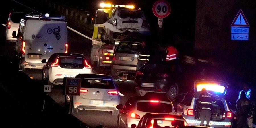 
	Nella foto di Franco Silvi l&rsquo;incidente di ieri in Fi-Pi-Li all&rsquo;altezza dell&rsquo;uscita per Lavoria

