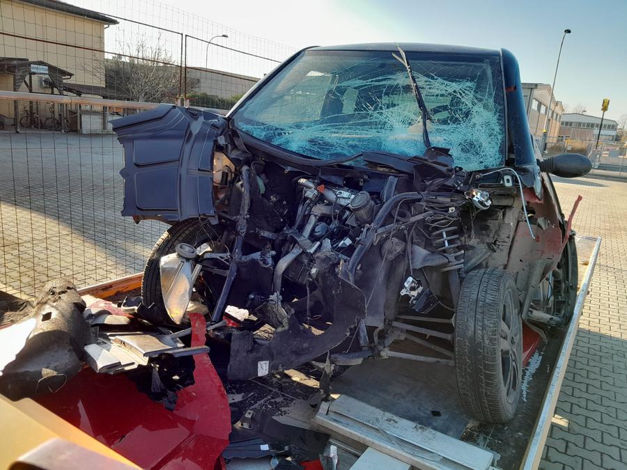 Longastrino, arrestato il conducente del furgone fuggito dopo lo scontro con il mini car