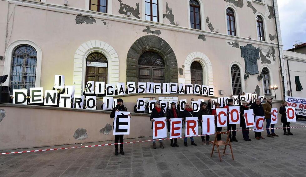 Il flash mob organizzato davanti a Palazzo Appiani