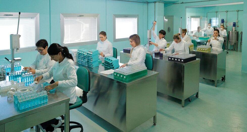 I laboratori dell’azienda nella sede di Marciana Marina