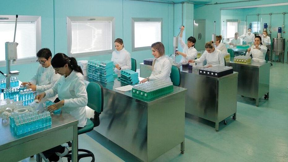 I laboratori dell’azienda nella sede di Marciana Marina