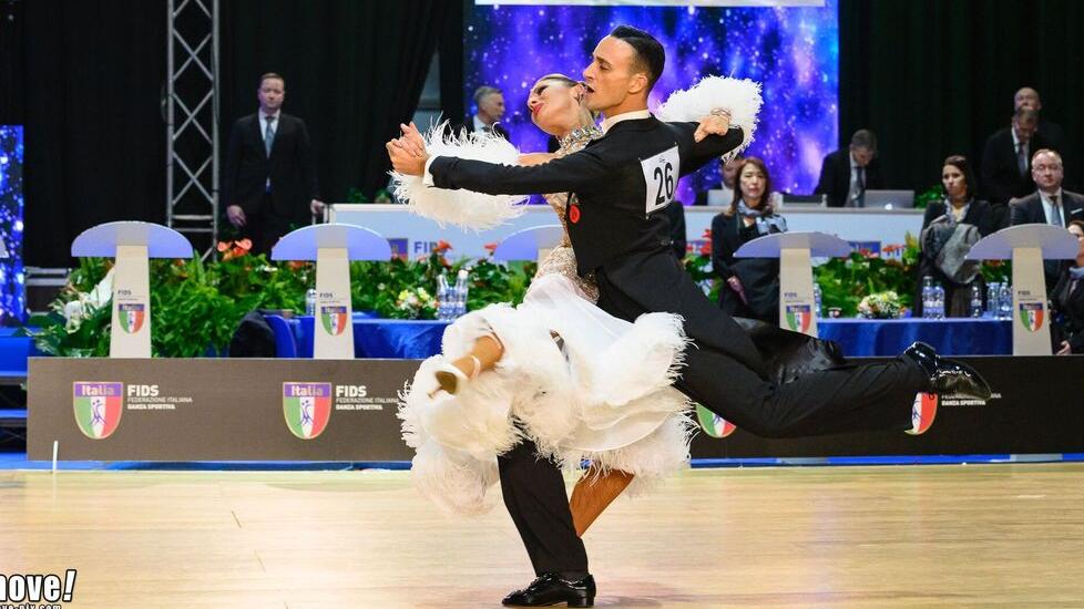 Francesco e Debora fra le stelle. Sono campioni del Mondo di danza