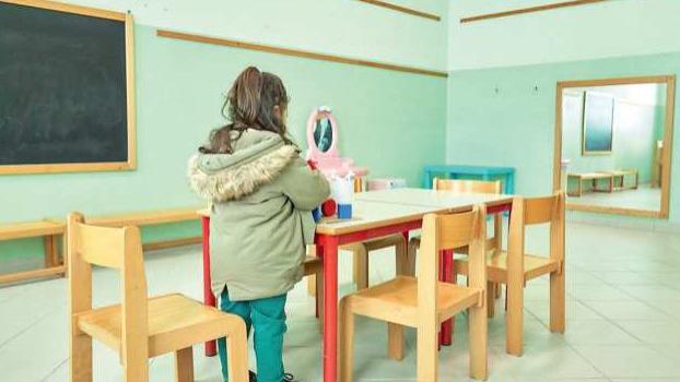 Una bambina durante l’open day della scuola di Fontanella