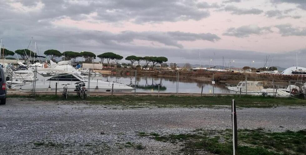 Un’immagine del porto di Cecina