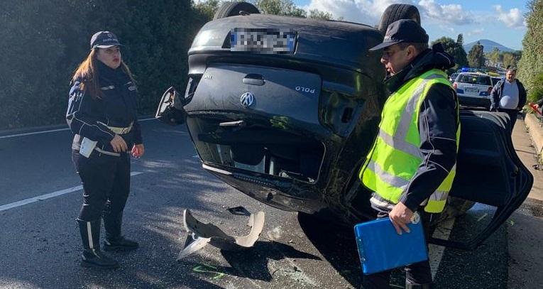 Sassari, per evitare un cane perde il controllo e cappotta con l’auto 