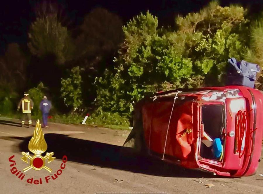 Sulla Sassari-Ossi perde il controllo dell’auto che si rovescia: illeso