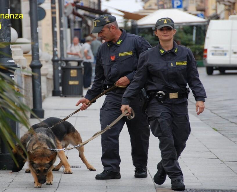 Vetrine senza prezzi esposti: in centro a Olbia fioccano le multe