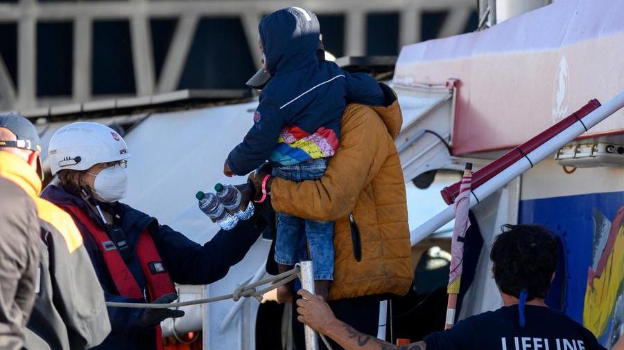 Migranti a Livorno, una nave attraccherà il 23 dicembre. Arriveranno il doppio delle persone previste