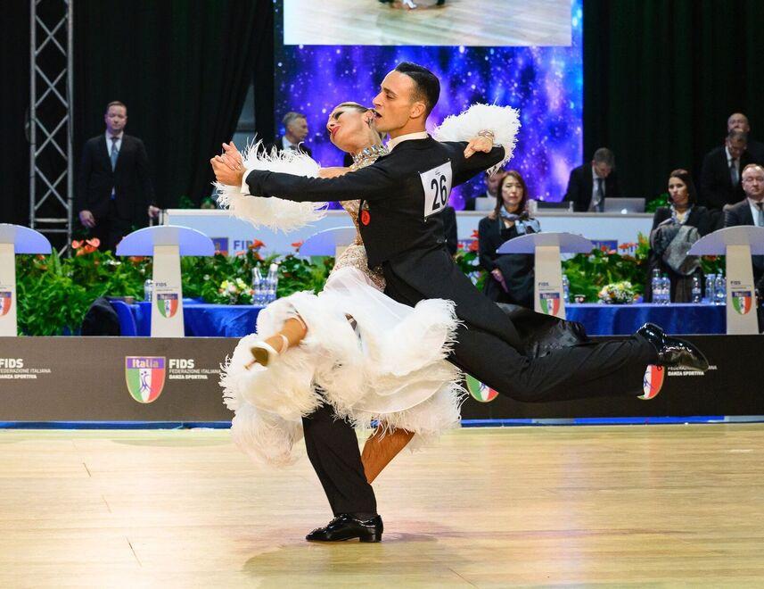 Francesco e Debora fra le stelle campioni del mondo di danza