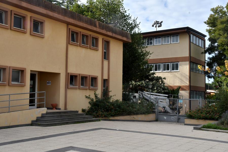 
	La scuola che sar&agrave; demolita, appena arriveranno i soldi

