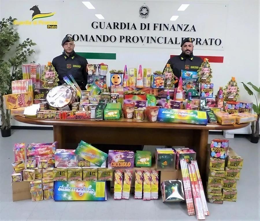 Mega sequestro: 700 chili di fuochi d’artificio irregolari trovati dalla Finanza