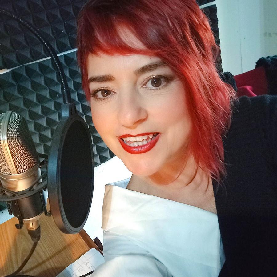 
	Mariangela Puddu, conduttrice di "Pensiero Stupendo" su Radio Music Factory

